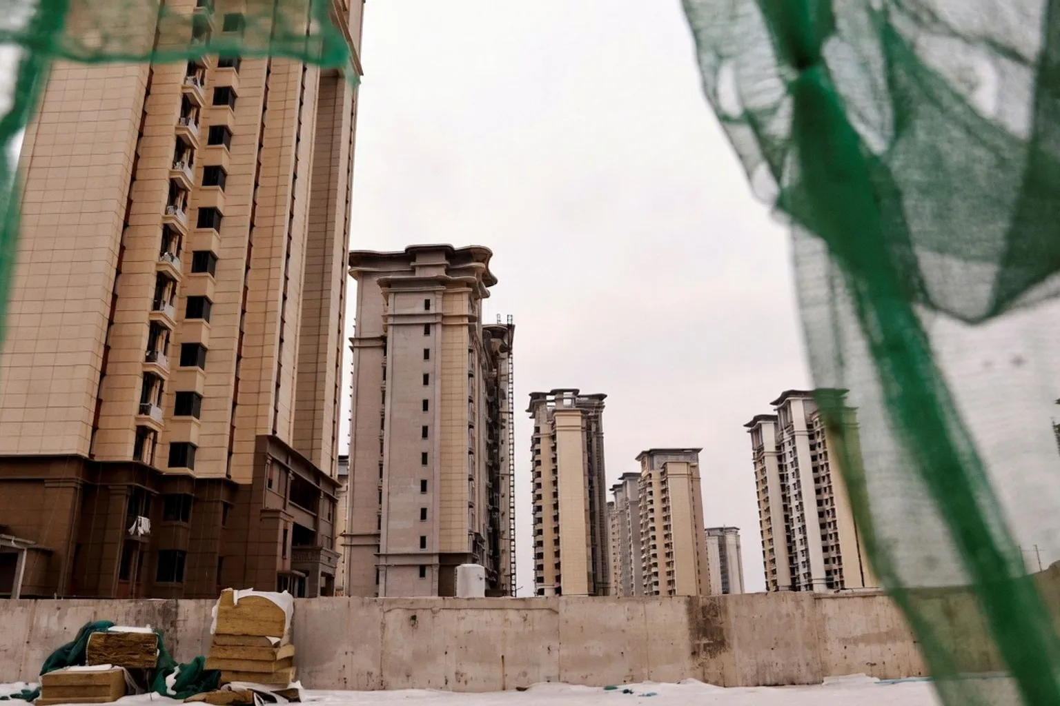 Navigating Retail Display Procurement Amid China’s Economic Slowdown
