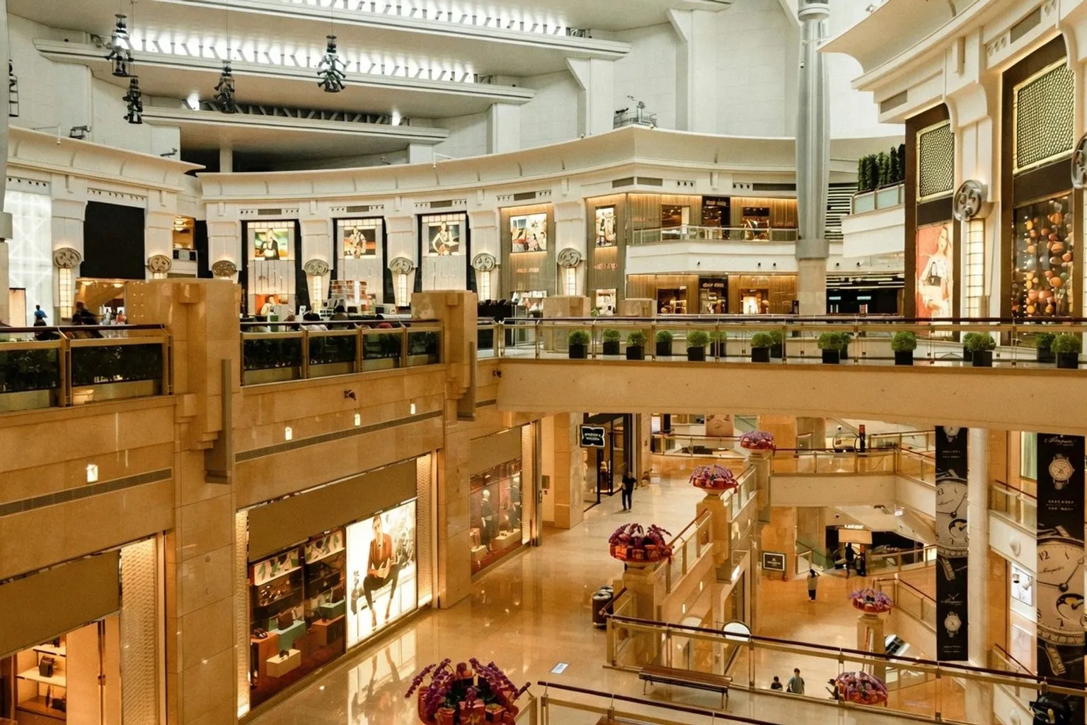 Transforming Retail Spaces: How Strategic Store Design Drives Premium Sales